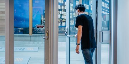 Inbrott kontra utrymning – och de olika låskraven