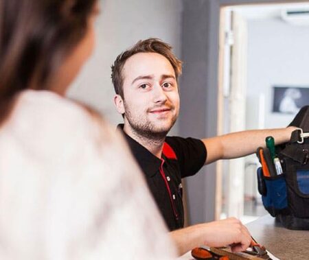 SafeTeam-tekniker besöker en kund.