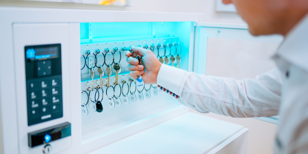 En guide till nyckelhantering – välj rätt system för fysisk och digital nyckelhantering